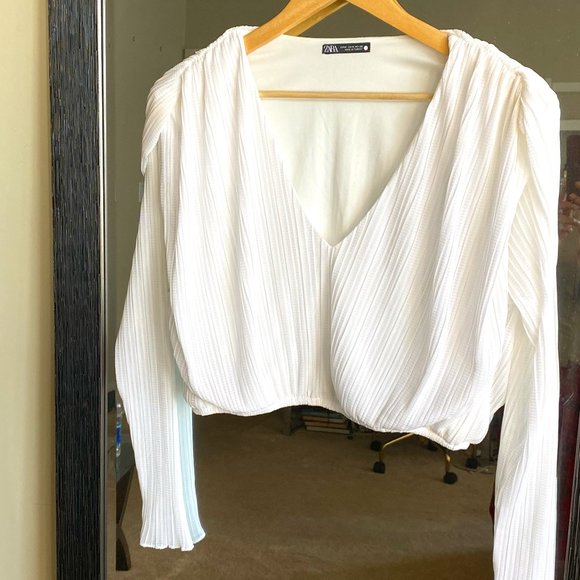 ZARA top in white with shoulder detail - feminine lightweigt material never worn - Picture 1 of 2